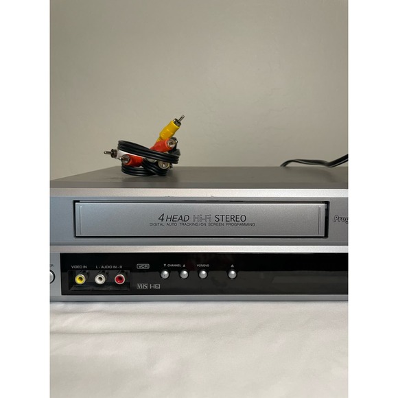 Sansui | VCR/DVD Combo Player Model #VRDVD4001 Output Cords Included - Picture 3 of 7
